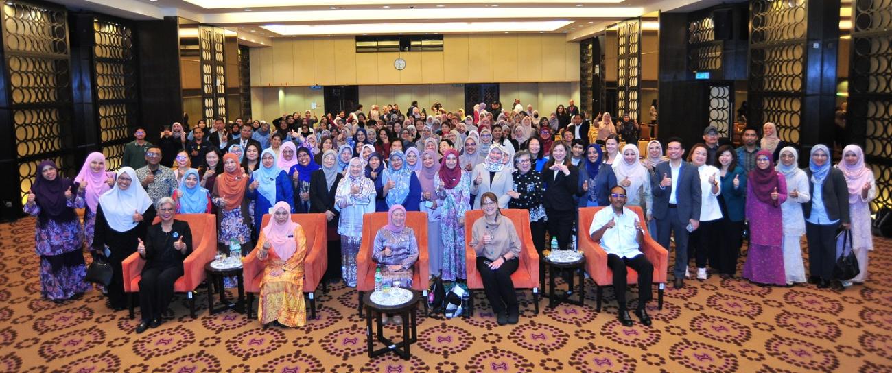 Ohio University alumni,  officials and supporters gather for a group photo at an event in Malaysia