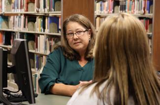 Wendy Kalinowski counciling a student