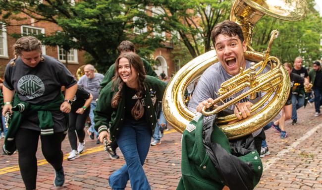Homecoming Alumni band parade photo