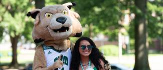 A student poses with Rufus at BSO
